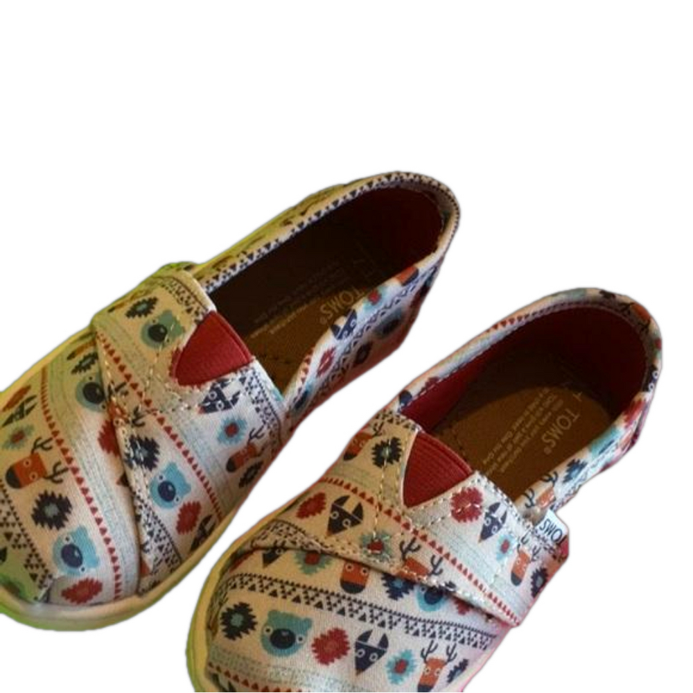 🌸TOMS classic birch multi critters NWT size 7baby